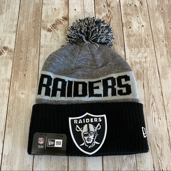 Nwt Nfl Raiders Beanie With Pom Pom 